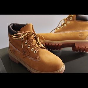 Pre-owned kids timberland boots. Excellent pair.